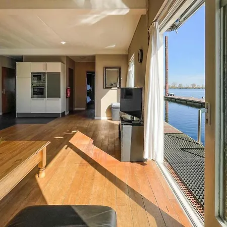 Magnifique Navire à Avec Vue Sur 4*