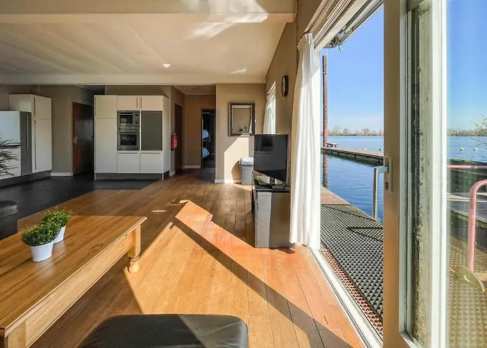 Gorgeous Ship In With View 4*