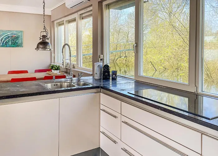 Gorgeous Ship In With View Lith