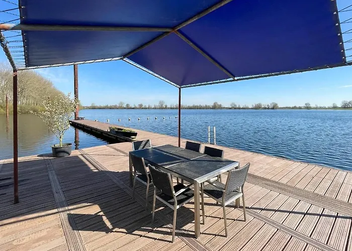Gorgeous Ship In With View Botel