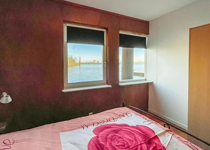 Gorgeous Ship In With View Lith